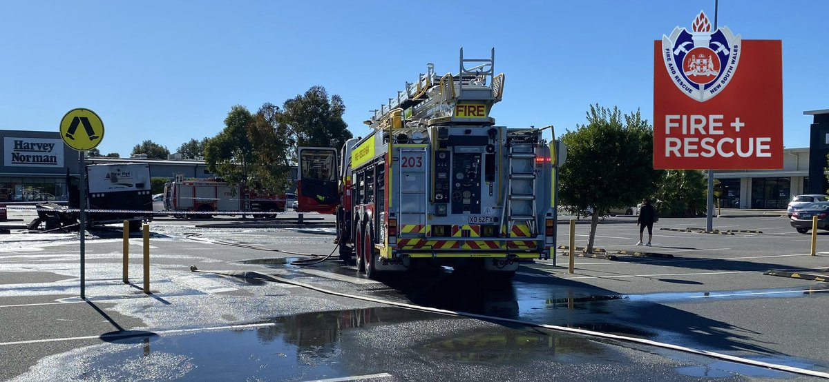 @FRNSW responded to caravan fire #Albury around 11am Monday

Caravan destroyed despite rapid #FRNSW firefighting actions. No reported injuries

Cause subject to investigation 

#FRNSW