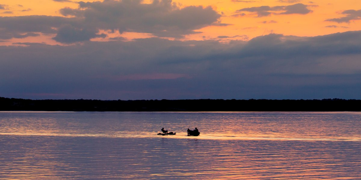 Tonight's Sunset (6892) 'Private Conversation'.  Enjoy the view! 😎🥓🥓🥓🥓 #sunset #sunsetphotography #texas #lakelewisville #lewisvillelake #highlandvillagetx #lake #lakelife #chuc #sky #MyHighlandVillage #hickorycreek #hickorycreektx #conversation