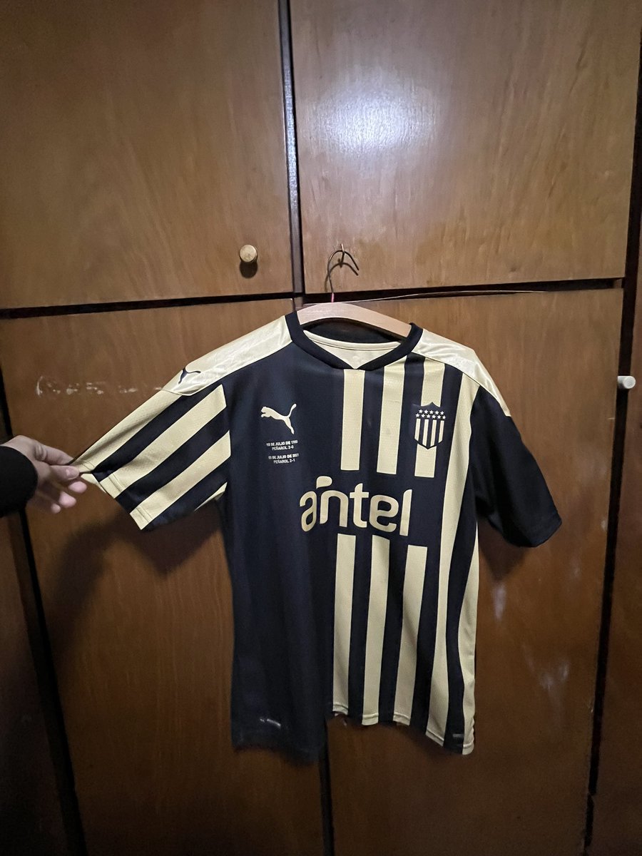 alitocapp's tweet photo. Hola! tuve un problema personal muy grande, y preciso vender mis cosas de Peñarol,que me duelen un montón 
si te interesa alguna no dudes en preguntarme, y si no tenes plata o ya tenes alguna de ellas me ayudas un montón compartiendo! seas del cuadro que seas, por favor! 🫶🏻 https://t.co/swrrbDNMkC