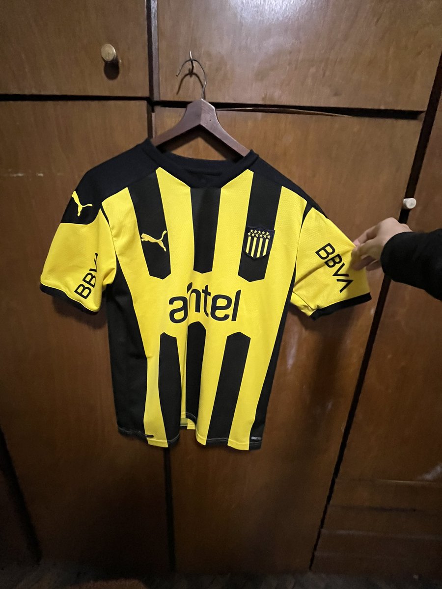 alitocapp's tweet photo. Hola! tuve un problema personal muy grande, y preciso vender mis cosas de Peñarol,que me duelen un montón 
si te interesa alguna no dudes en preguntarme, y si no tenes plata o ya tenes alguna de ellas me ayudas un montón compartiendo! seas del cuadro que seas, por favor! 🫶🏻 https://t.co/swrrbDNMkC