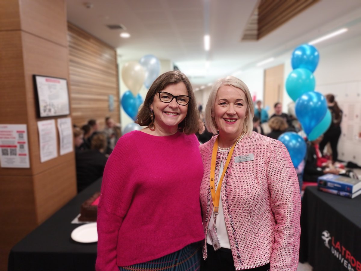 Great news on new scholarships for #nurses and #midwives wanting to study to become nurse practitioners. Former nurse @Gedkearney came to @LaTrobe Bendigo for the announcement - then gave an inspiring speech to #nursing students at a @LaTrobeRHS lunch. latrobe.edu.au/news/articles/…