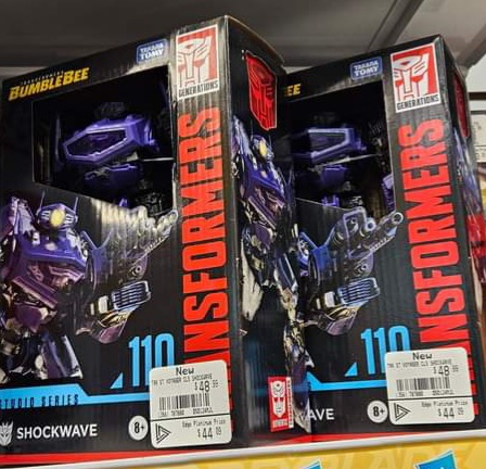 Studio Series Wave 24 Deluxe & Voyager, SS 86 Blaster, And Origin Wheeljack Found In Canada news.tfw2005.com/2024/05/05/stu…
