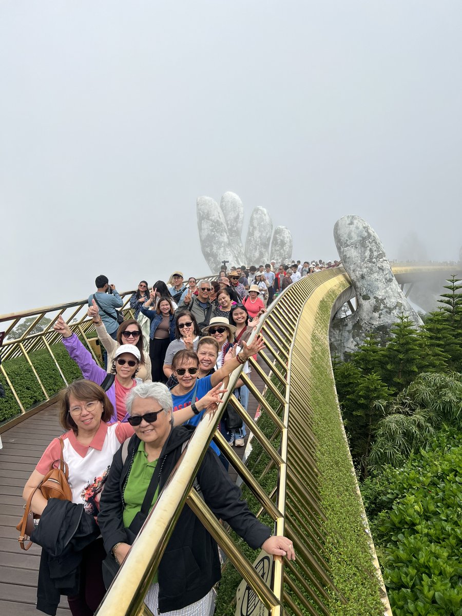 halong_vietnam_'s tweet image. Danang Delights! 🌈 Our adorable customers bringing smiles to Ba Na Hills with their playful adventures. 🚡🎈
Website: travelauthenticasia.com
halongvietnamtours.com
#travelauthenticasia #southeastasia #southeastasiatrip #beautifuldestinations
#southeastasiaadventure