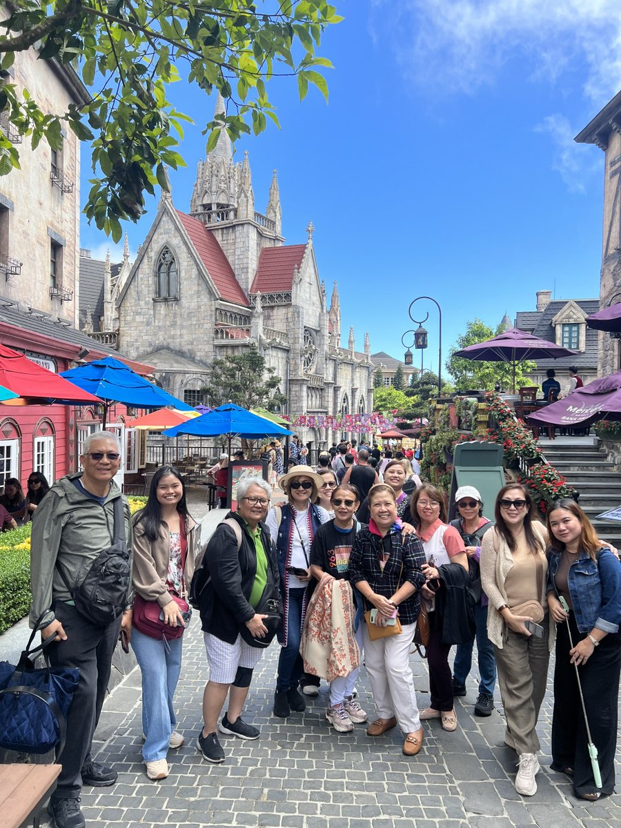 halong_vietnam_'s tweet image. Danang Delights! 🌈 Our adorable customers bringing smiles to Ba Na Hills with their playful adventures. 🚡🎈
Website: travelauthenticasia.com
halongvietnamtours.com
#travelauthenticasia #southeastasia #southeastasiatrip #beautifuldestinations
#southeastasiaadventure