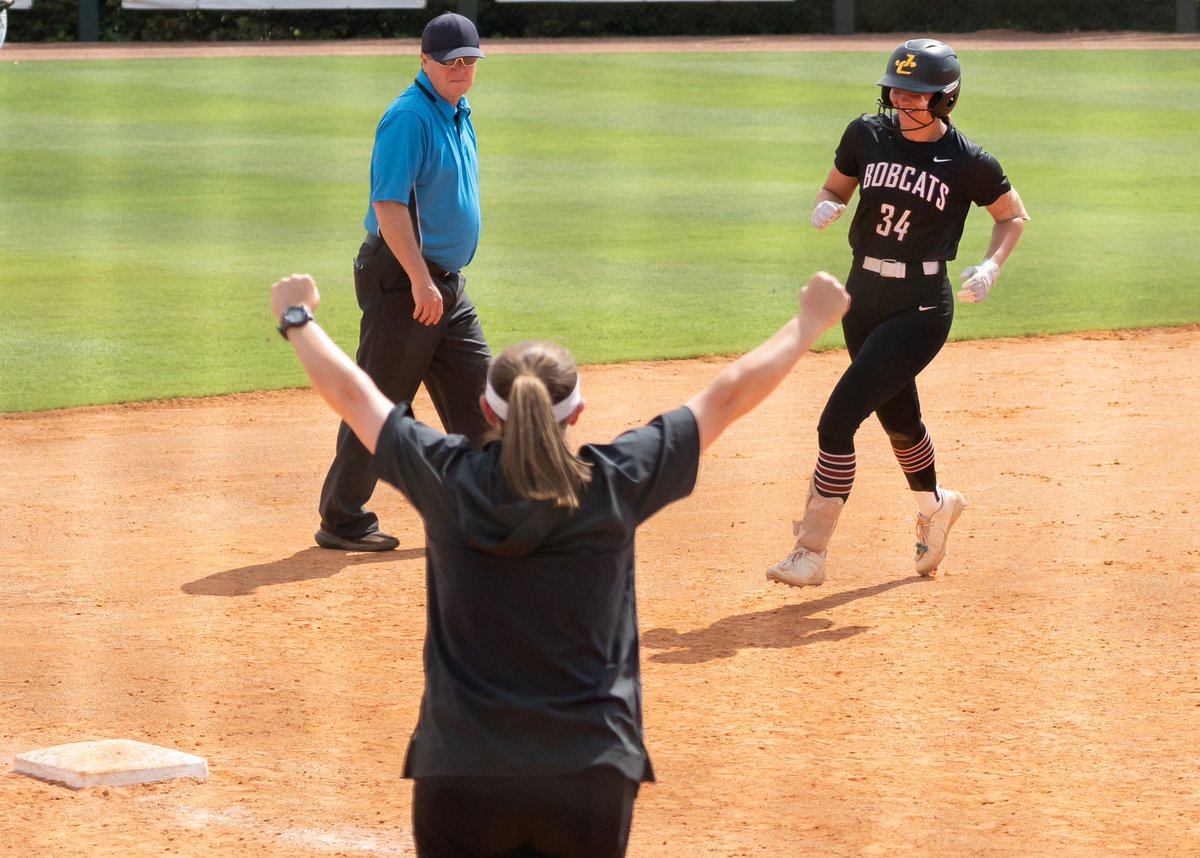 Appreciation post for the one who leads this family! 

1st year head coach is going to the National tournament. To have <a href="/JC_CoachTDEW/">Tori Dew</a> as your coach is a blessing for a very special group of girls, coaches, and staff. 

Congratulations you deserve it!

Let’s go play some more ball