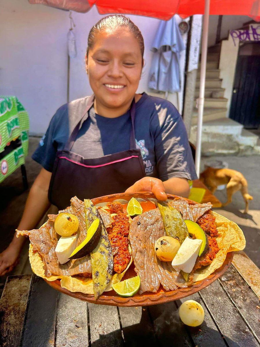 Qué le falta a este plato de la riquísima cecina de Yecapixtla, Morelos? 🤩🤤🍽️