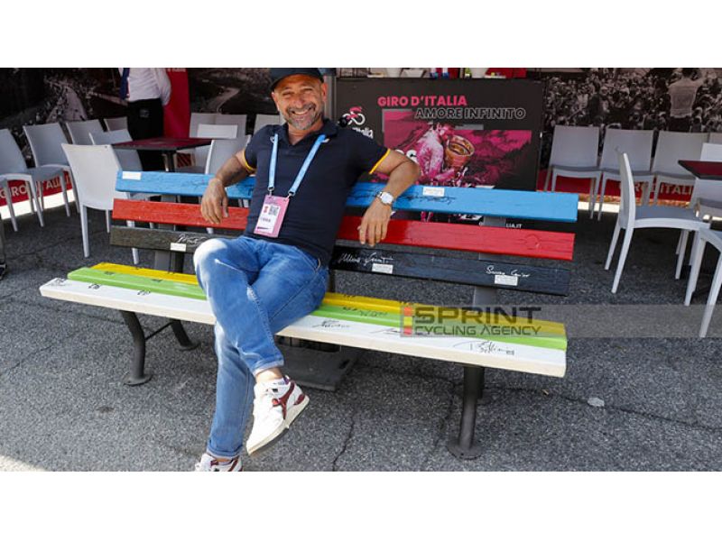 Paolo Bettini è al #GirodItalia con #BancaMediolanum ma poche settimane fa è stato operato per un tumore benigno delle ghiandole parotidi: ecco il suo racconto
tuttobiciweb.it/article/171492…