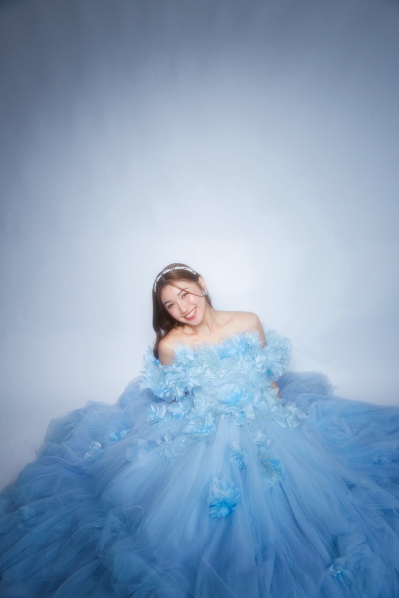 _shanindira's tweet image. Resmi graduate dari JKT48, such a long journey🩵 tp at end aku happy ngejalaninnya, bs graduate di waktu yang tepat thank you sooo much buat semua temen2 yang support kemarin, udah dateng, bikin project, ngeluangin waktu buat ketemu di last show. More than enough🩵 love you!