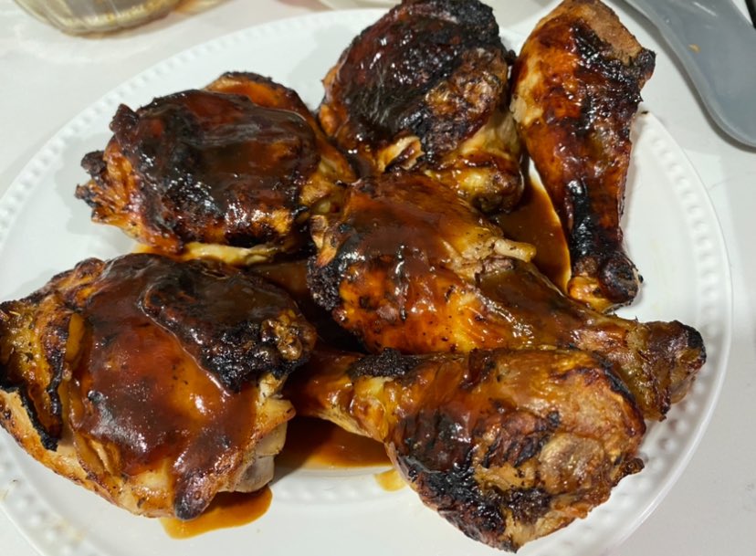 Simple Good Food!! Leftover BBQ chicken thigh w/ Sriracha & a tasty side Salad! PS this dressing is Fantastic! ✅🤩🤩🤩🫶🏼 #DanasDiner