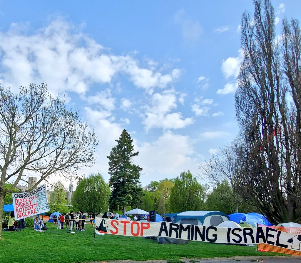 Let me tell you about my 1st encampment experience... Earlier today, I made my way to @McMasterU to join the historic launch of the Boycott, Divest, Disclose & Declare encampment to demand the University end its complicity in Israel's genocide in Gaza. 1/
