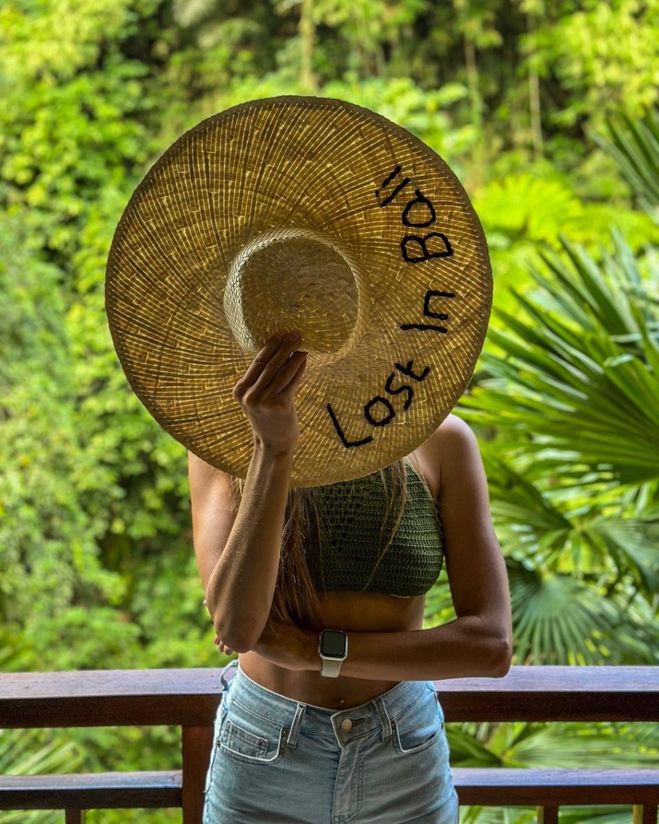 Lost in Bali. #IslandLife
📸 @viktoria.mincheva

#ubud #ubudbali #balilife #romantic #ubudresort #infinitypool #iniviehospitality #inivieinlove #aksariubud #aksariresort #travelgram #travelblogger #ubudtour #explorebali #exploreubud_bali #thinkbalithinkinivie