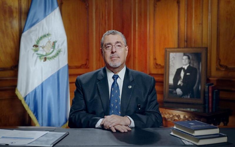 Factor4_GT's tweet photo. "El oscuro ciclo del mandato de Consuelo Porras debe terminar ya" ¿Te perdiste la cadena nacional? #Factor4 te da un resumen👇🏾 https://t.co/GEnEfmyYvw