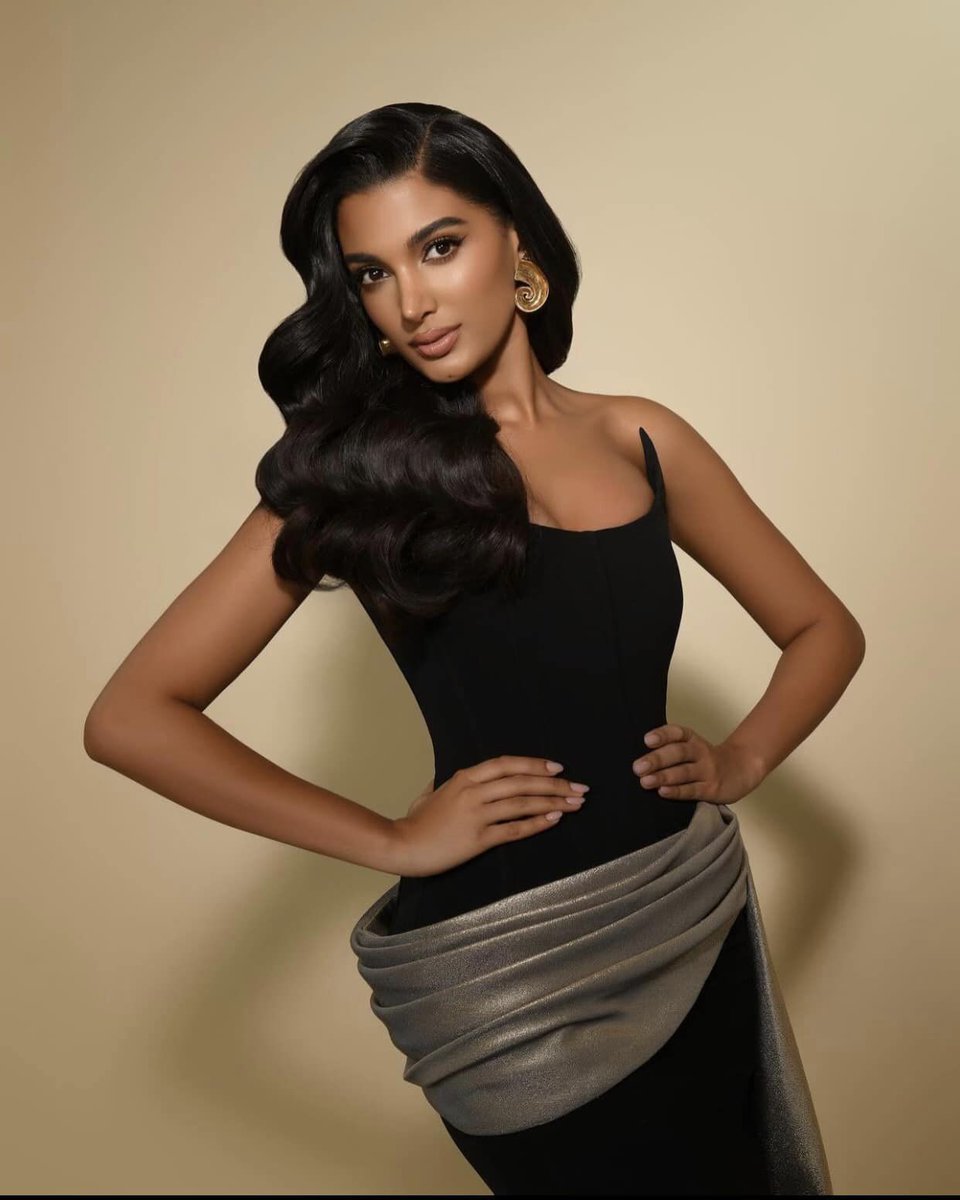 maxdalton40's tweet photo. DIGNA 🇩🇴👑
Celinee es estudiante de Derecho, tiene una fundación en RD, y fue la 4ta Finalista del Miss International 2022 en Japón.
Ahora va en búsqueda de la Segunda Corona para su país.
#MissUniverse2024 #MissUniverso #MissRDUniverso #MissRepDom #MissRD #CelineeSantos https://t.co/8vKju7NK1x