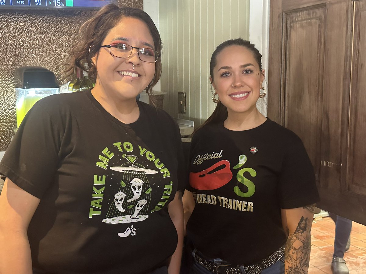 Josie loves her new trainer shirt and pin and putting her skills to work to train Lauren in the bar! Love a #chilisgrow story! 🌶️  Sell those espresso martinis!🍸 #chilislove