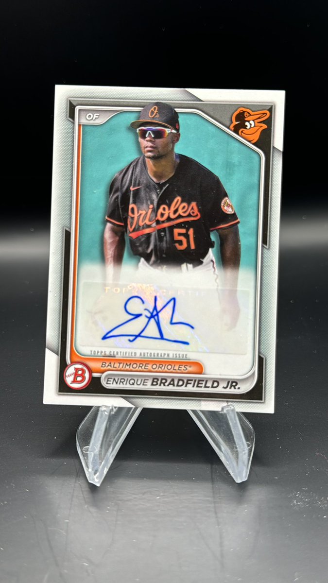 2024 Bowman is out! I’m GIVING AWAY this Enrique Bradfield Jr auto I pulled earlier today. To be eligible LIKE and RETWEET. If you want you can also comment on your top 3 Bowman 2024 chases! I’ll draw a winner on Friday 5/10 at 8PM.