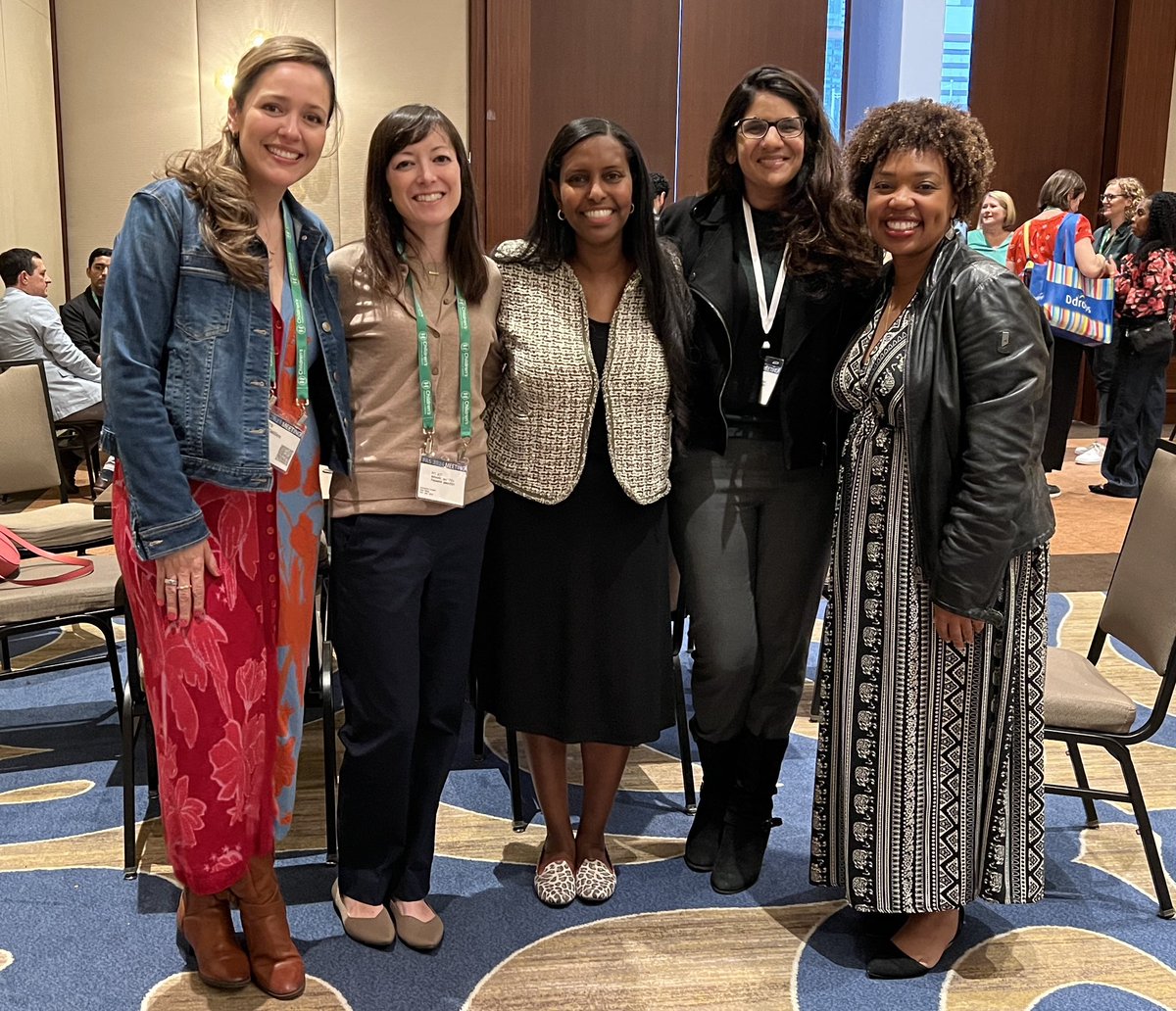 So many reunions with former residents at @StanfordPeds reception! @Doc_Vie is finishing PEM fellowship, Chisom is back as PEM @StanfordEMED faculty @alebarrero Nichole, Maya, @carminmari were interns when I was @LPCHPedsChiefs & rocking it as faculty in NICU, Gen Peds, PHM