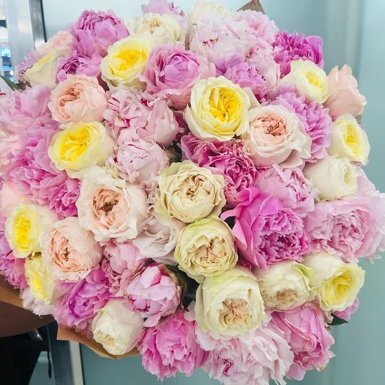 Spoil Mom this Mother’s Day with a beautiful bouquet of her favourite blooms from XOXO Flowers & Gifts. 💐💝 

Call 066 254 5311 and place your order today. 

#BedfordCentre
#AClassOfItsOwn
#XOXOFlowers
#SpoilMom