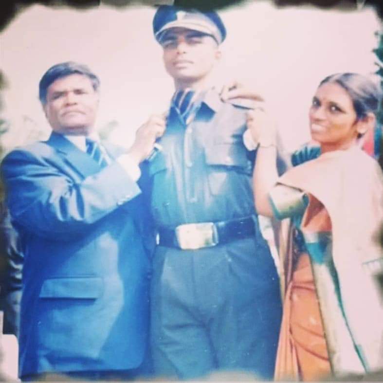 Homage to LIEUTENANT SAHAY SELVARAJ THOMAS 4 GARHWAL RIFLES #IndianArmy on his balidan diwas today. Lieutenant Sahay Selvaraj Thomas, who always used to say,' Love all, hate none,' was immortalized fighting terrorists in #Kashmir in 2003. #FreedomisnotFree few pay #CostofWar.