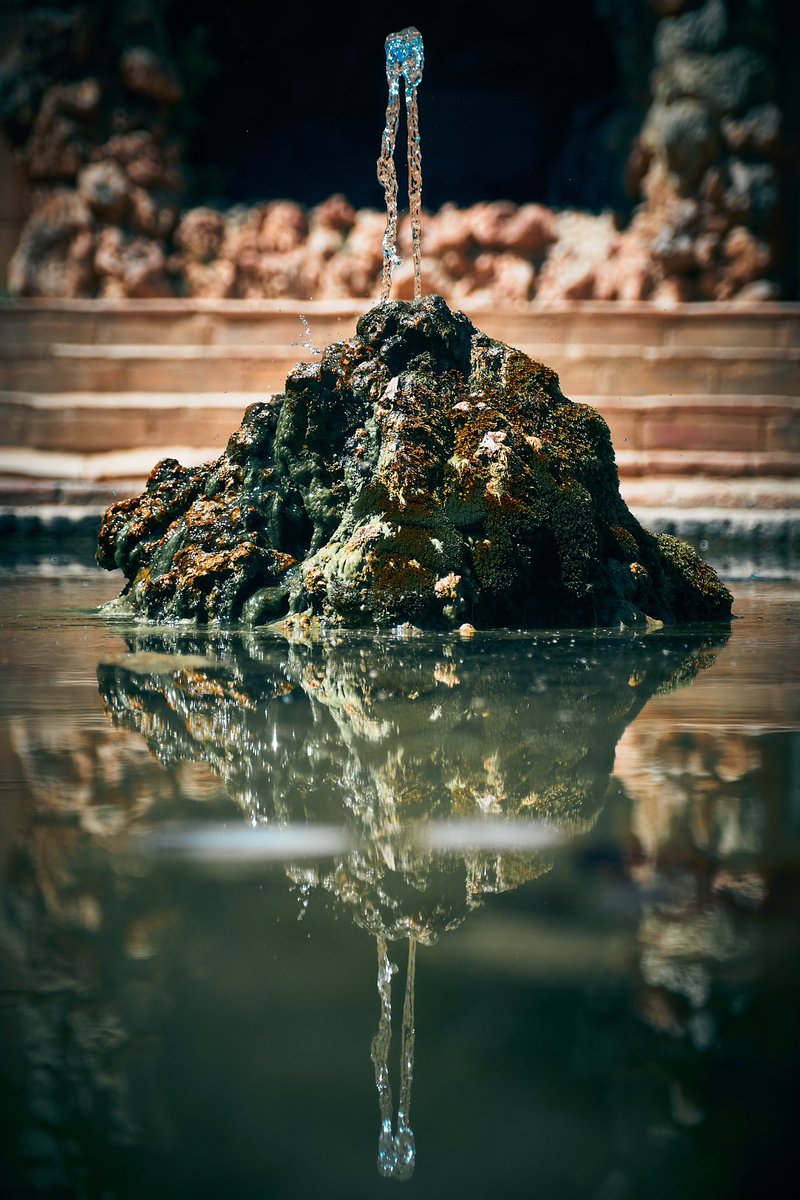 Aquatic symmetry 📍 Parc del Laberint d'Horta, Horta, Horta-Guinardó, Barcelona 📸 Fujifilm X-T4 📷 Fujinon XF 16-55mm F2.8 R LM WR ⚙️ Distance 55.0 mm - ISO 160 - f/2.8 - Shutter 1/5000 #waterjet #photography