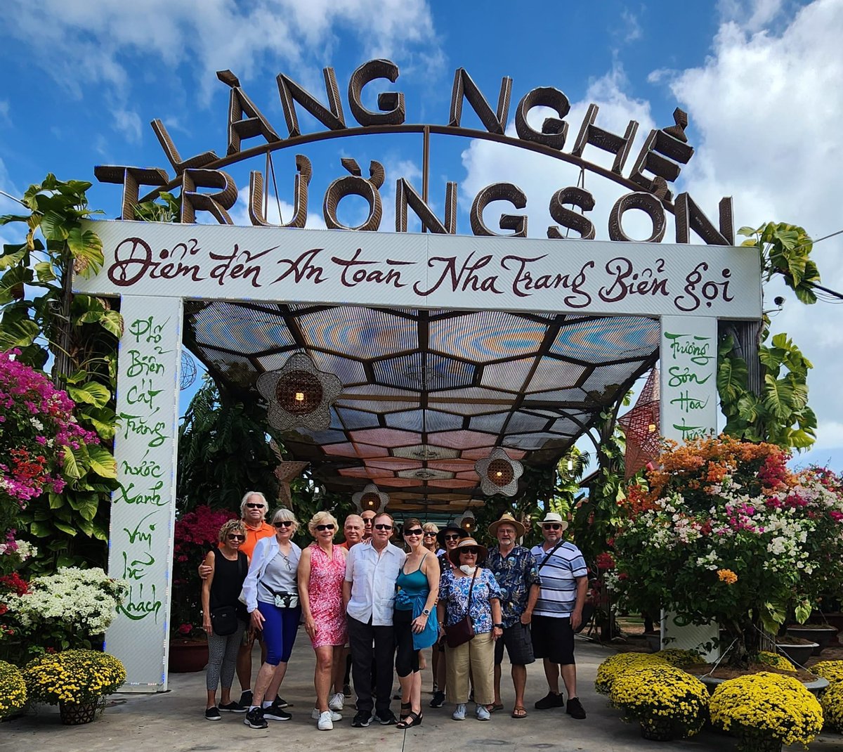 halong_vietnam_'s tweet image. Chasing Waves and Smiles in Nha Trang! 🌊 Our sun-kissed customers soaking up the beauty of Vietnam's coastal gem, creating memories to last a lifetime. 🏖️
Website: travelauthenticasia.com
halongvietnamtours.com
#travelauthenticasia #southeastasia #southeastasiatrip