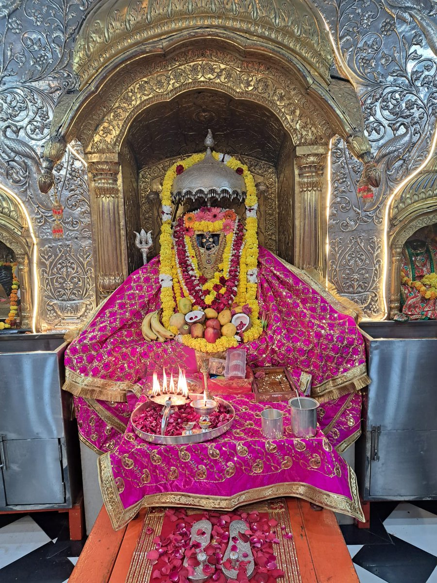 Today's Darshan of Mata Bawa wali Ji. 🌹🌹🌹 आज के प्रातः कालीन दर्शनों के साथ आपका दिन मंगलमय हो । #जयमातादी @ImRavinderRaina @drmonika_langeh