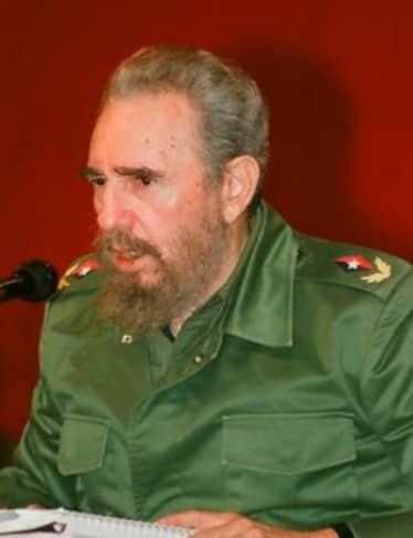 Fidel:'El marxismo lo hemos aprendido en los libros, pero sobre todo lo hemos aprendido en la vida. Y por eso somos cada vez más socialistas, somos cada vez mas marxistas y lucharemos cada vez con más fervor por un mundo de hombres buenos ' #BaraguaPorMas