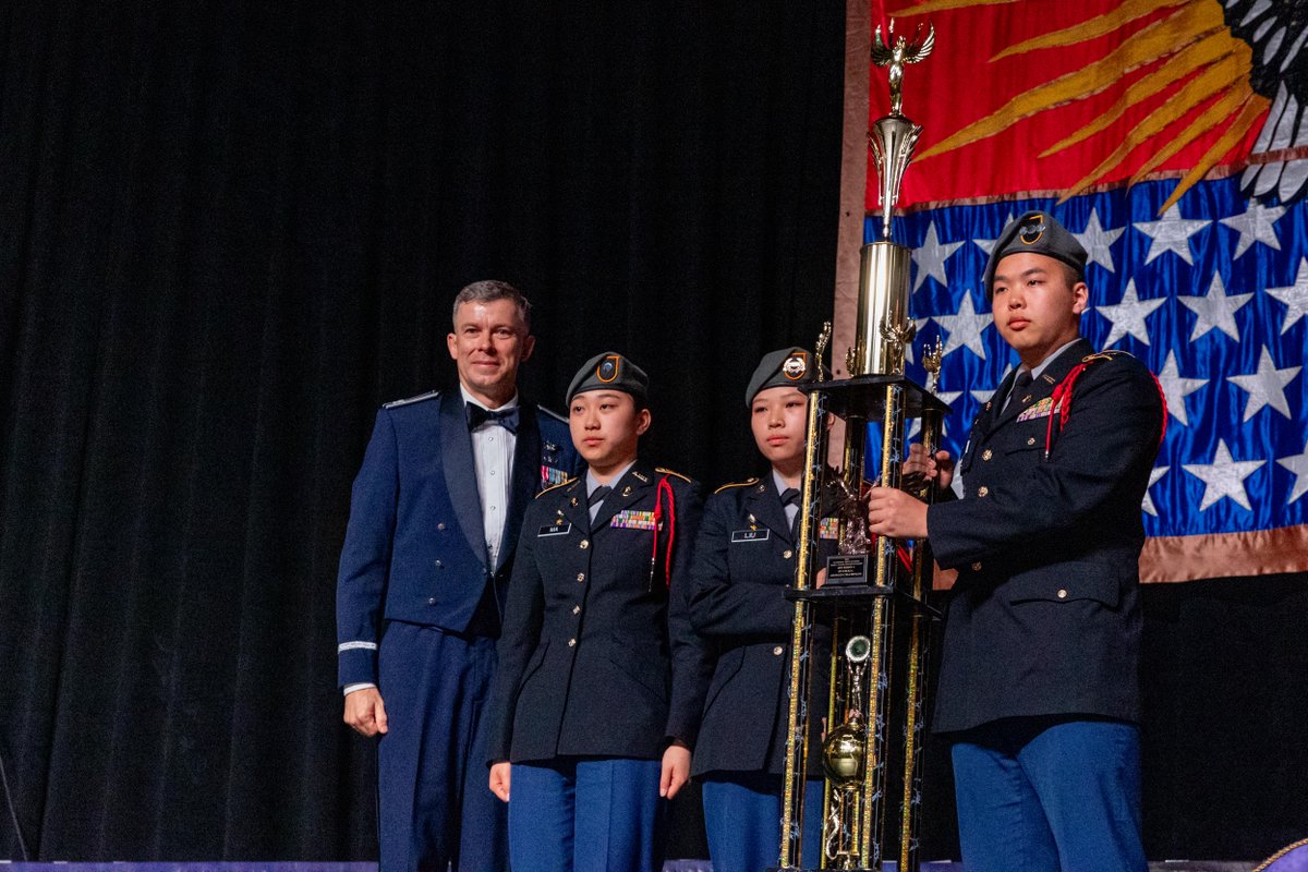 Order Arms! It is time to salute the #NDTC2024 Division 1 champions: Unarmed 🥇 Brandeis High School, AF JROTC 🥈 Leavenworth High School, Army JROTC Armed 🥇 Francis Lewis High School, Army JROTC 🥈 Brandeis High School, AF JROTC #ArmyJROTC @CG_ArmyROTC | @CSM_ArmyROTC