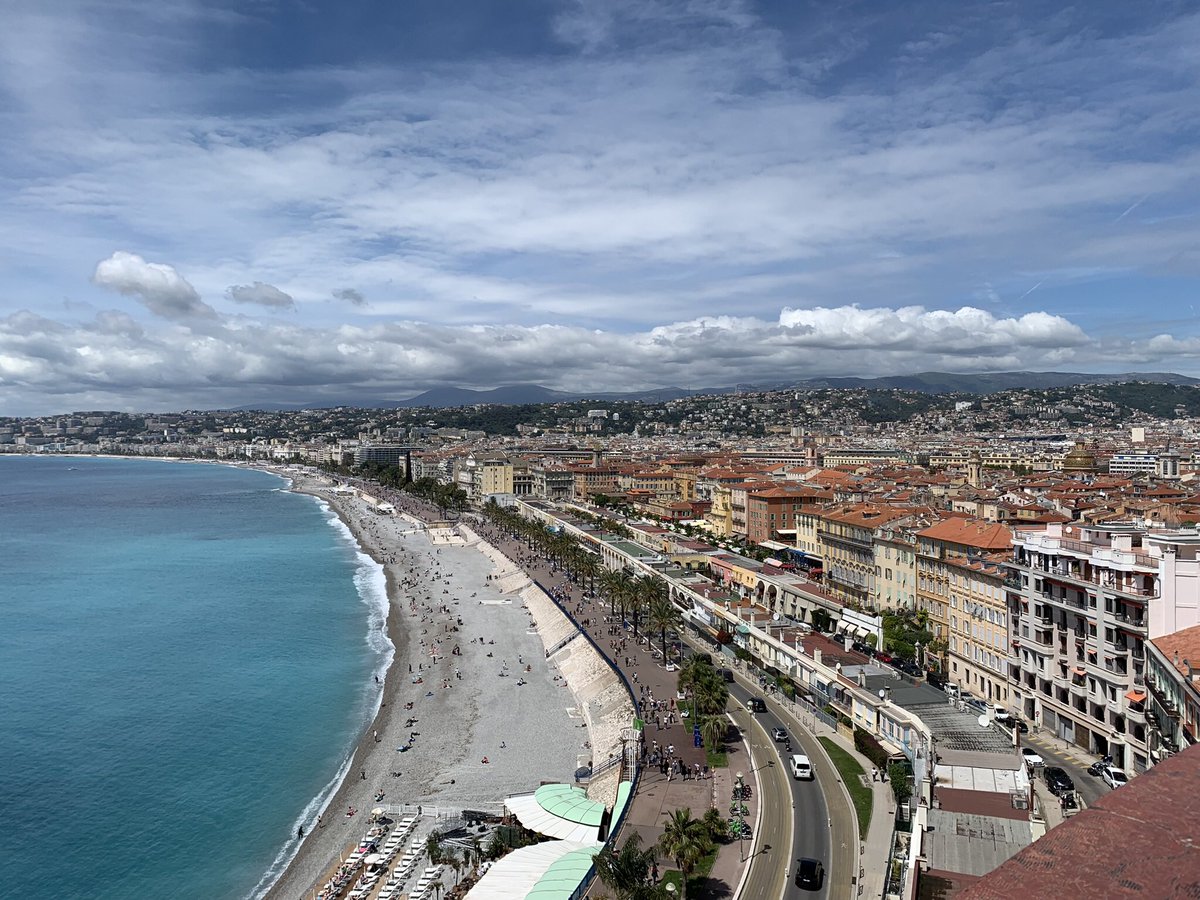 Über den Dächern von Nizza 🇫🇷

Schönen guten Morgen. Ich wünsche euch allen einen ruhigen Start in die neue Woche 🌹