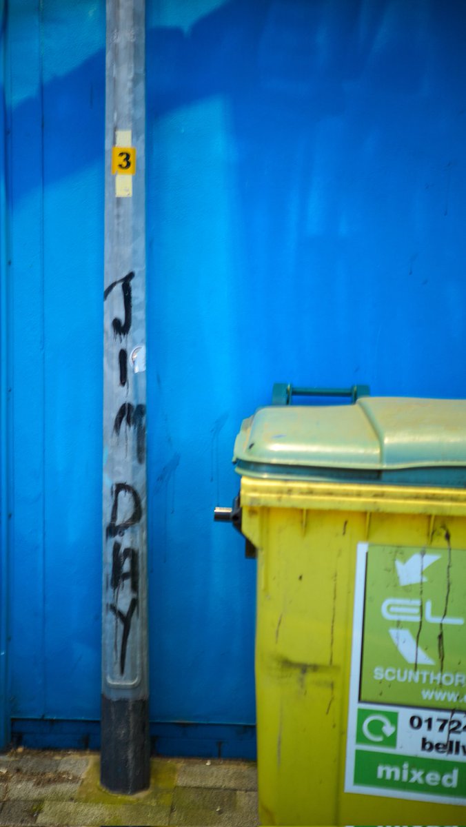 Grimsby 
13.04.2024
#Grimsby #urban #streetfurniture #streetphotograper #graffiti