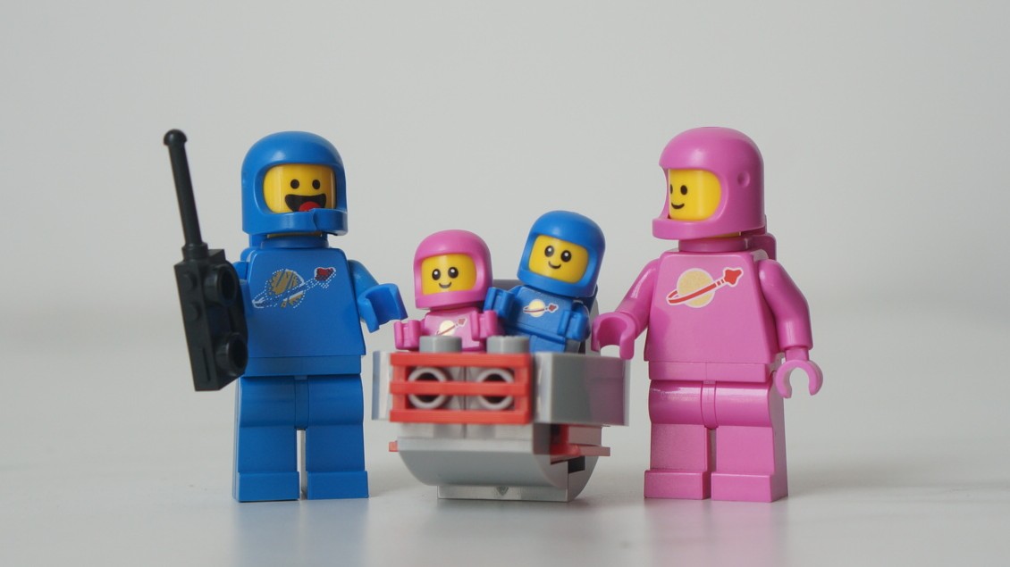 Spaceman family

#LEGO #AFOL #MiniFigures #LegoMinifigures #ClassicSpace