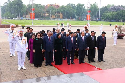 Mấy anh mấy chị lại đi viếng sáng ngày 6.5
Sắp tới ai vậy ??!!!