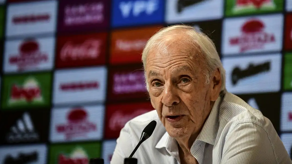 আর্জেন্টিনাকে প্রথম বিশ্বকাপ জেতানো কোচ মেনোত্তি মারা গেছেন