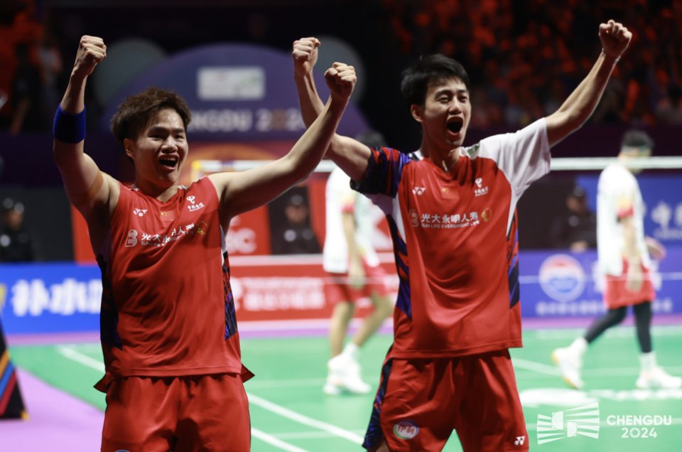 guangzhou_daily's tweet photo. 2024年湯姆斯杯尤伯杯世界羽毛球男女團體錦標賽5月5日在成都落幕。中國男隊以3比1擊敗印尼男隊,時隔6年重奪象徵世界男子團體最高水平的湯姆斯杯,歷史上第11次登頂。中國女隊以3比0擊敗印尼女隊,成功重奪尤伯杯,歷史上第16次登頂。中國隊上一次在同一屆湯尤杯上包攬兩冠是2012年的武漢湯尤杯。#badminton