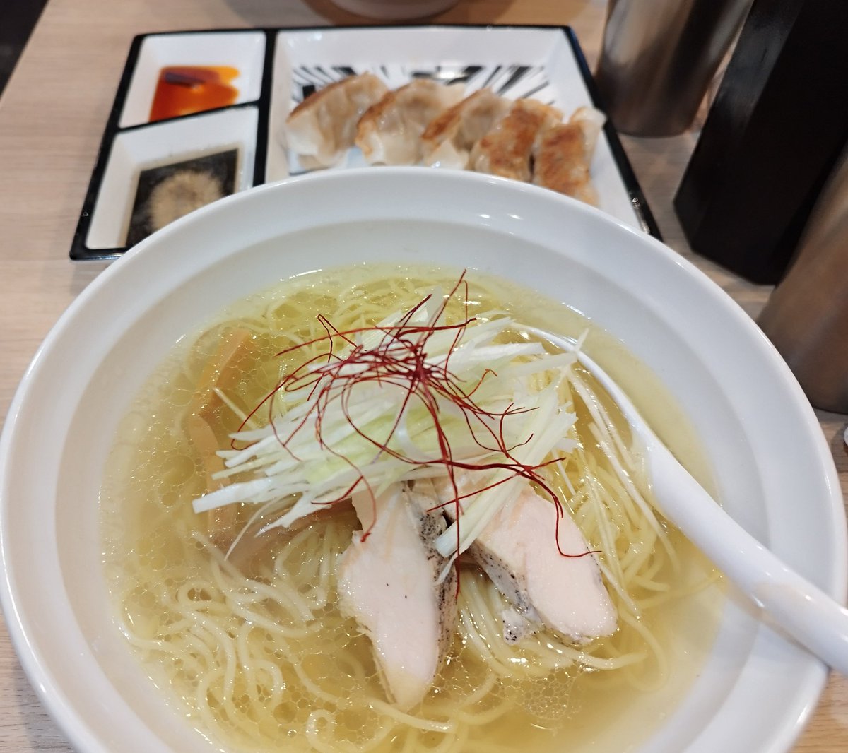 ponkiku's tweet photo. いつものラーメン屋さんが臨時休業で初めて麺屋五十六 に行ってみた
鶏塩ラーメン 美味しかった🐓 https://t.co/4CkAHkISrA