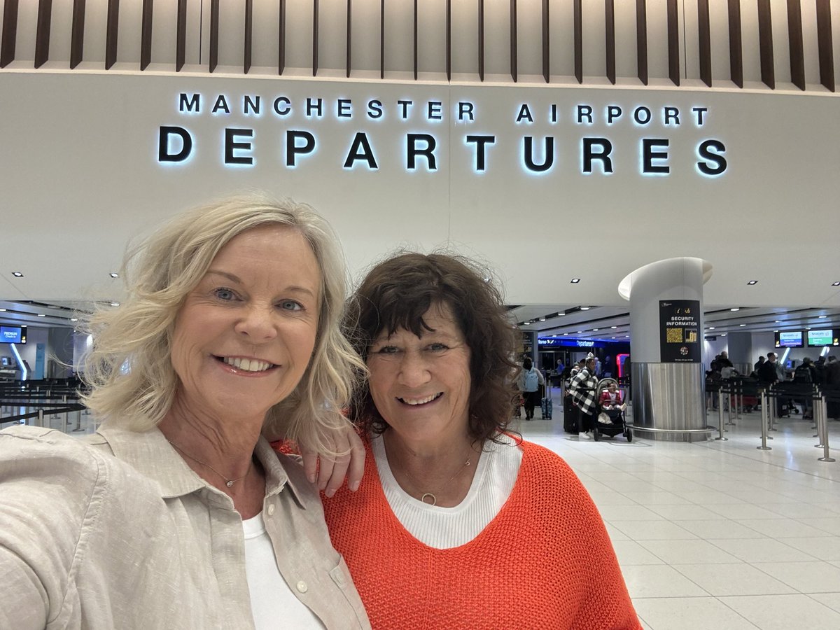 As always, fabulous service from the @jet2tweets team @manairport … and very smooth & speedy security process, so thanks to the airport team too 👏 Brace yourself Italy, we’re on our way! 🇮🇹