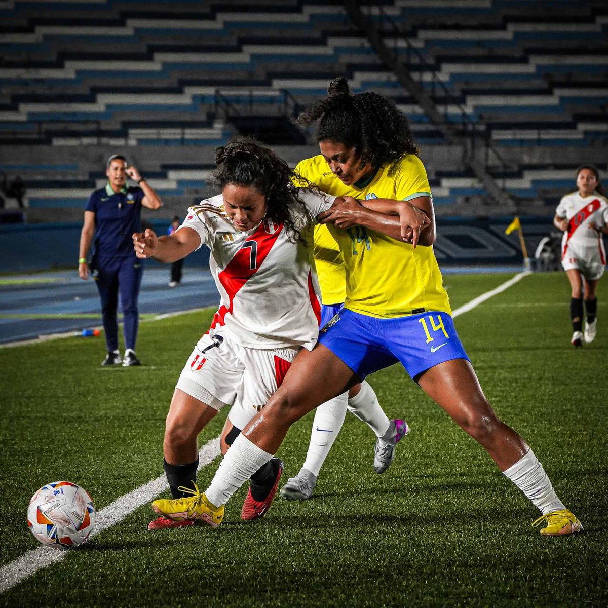 𝗠𝘂𝗰𝗵𝗮𝘀 𝗴𝗿𝗮𝗰𝗶𝗮𝘀, 𝗰𝗵𝗶𝗰𝗮𝘀 🤍❤️ #LaBicolor Femenina Sub 20 🇵🇪 cerró su importante participación en el Sudamericano cayendo 2-0 ante Brasil 🇧🇷. #UnSentimientoQueNosUne