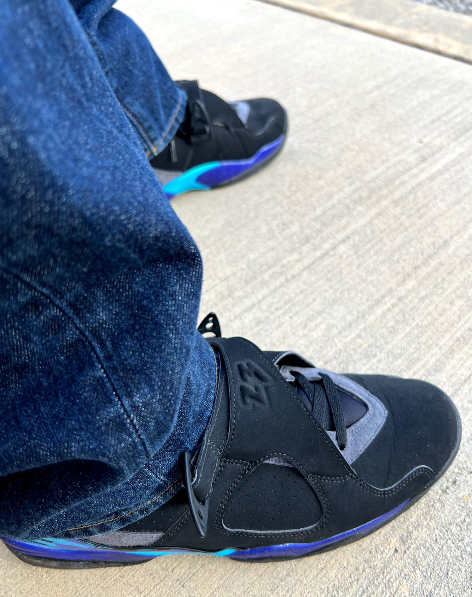 Another late post. A couple of days ago put these Aqua Jordan 8s on. 
#KOTD #FOTD #Jordans #Kicks  #AJ8 #OOTD #JordanBrand
