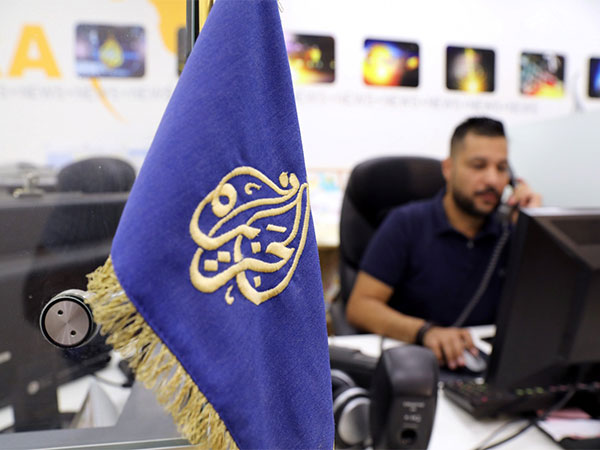 Al Jazeera's broadcasting equipment was seized by police as the news network announced its closure in Israel. 

#feedmile #Police #seize #AlJazeera  #broadcasting #equipments #network #Israel