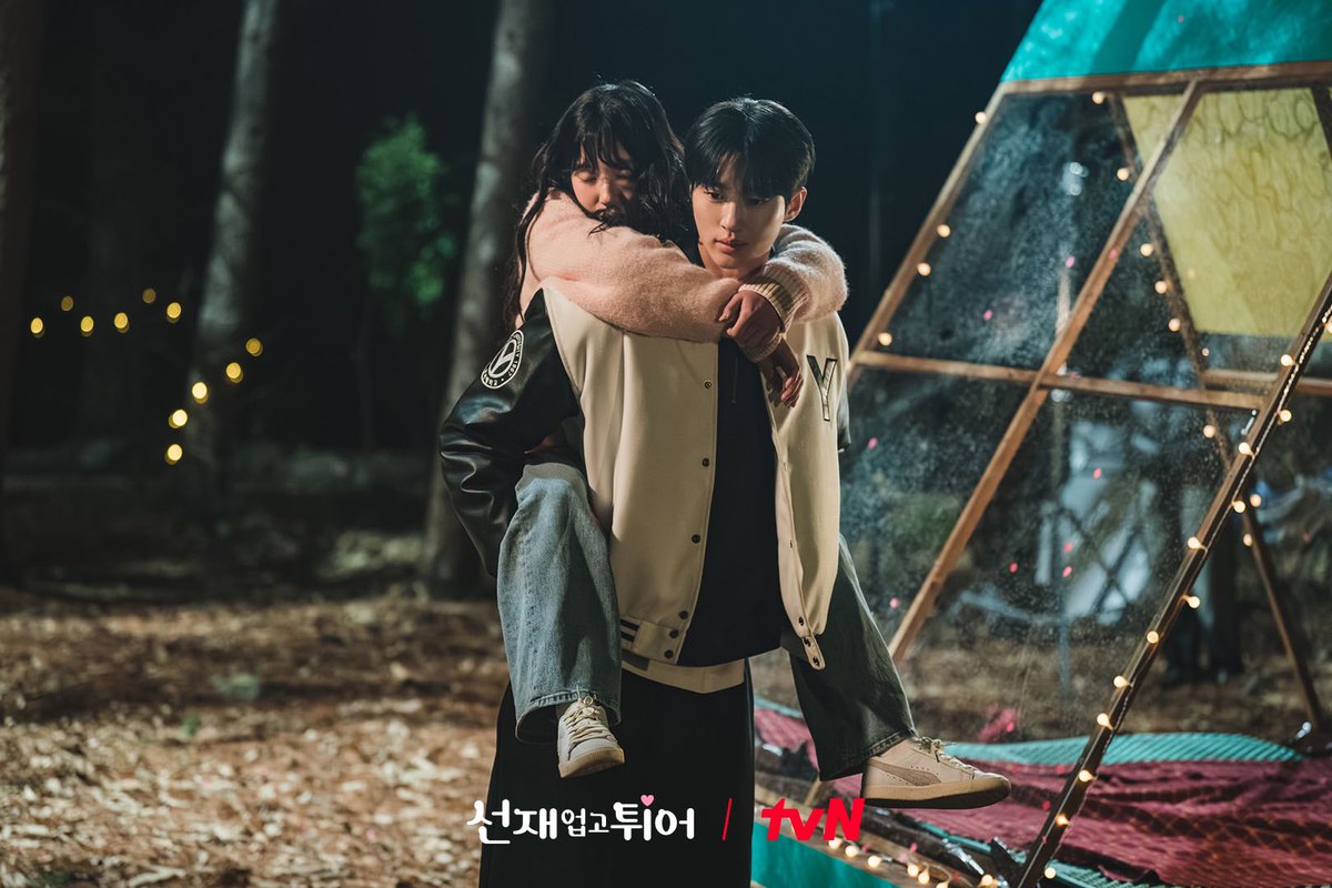 Drunk Sol and Sunjae taking care of her🥺 Gimme the scene right nowwww #LovelyRunner #LovelyRunnerEp9