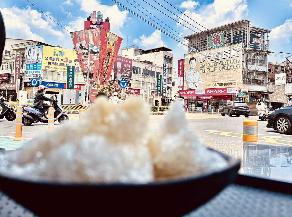 圓環冷熱冰
旗魚黑輪
可惜了 燻茶鴨2點才開

小確幸是地方美食
開心是和朋友的簡單聚會
異地是獵奇感
體驗持久力是等你來私訊

第一次遇到朋友生日
買蛋糕 點蠟燭 許願 煎香腸 烏魚子 牛肉
都是壽星自己準備！
好～心～疼
律師妹 無神經 狗哥 solio姐 舌頭肥大症