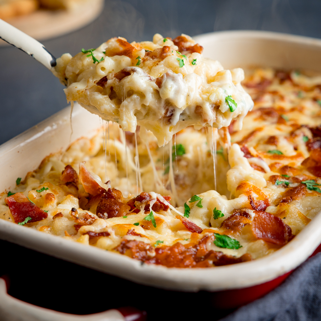 Creamy, cheesy, and irresistibly savoury, this mouthwatering dish combines the rich flavours of cheddar, mozzarella, parmesan, and gouda cheese for a cheesy mac 'n' cheese masterpiece.

⁠kitchensanctuary.com/4-cheese-mac-n…
#kitchensanctuary #macandcheese #pasta
