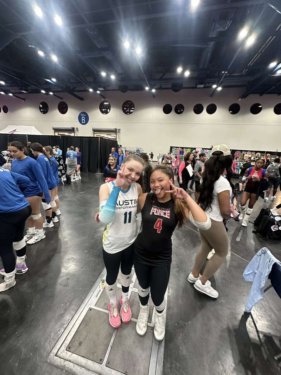 Great weekend at Regionals!!! Finished 7th overall in the region and secured our bid to GJNC 2024 in Vegas! Also got to see two of my favorites @carlylthomas and @miaduongvb4🩷🩷🩷
