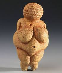 Pornografie und erotische Darstellung sind so alt wie bildliche und figürliche Darstellung an sich. Sie sind KEINE Erfindung unserer Zeit. Es gab entsprechende Dokus in den Ruinen von Pompeji, alte indische Tempel sind voll davon & die Venus von Willendorf ist 35k Jahre alt.