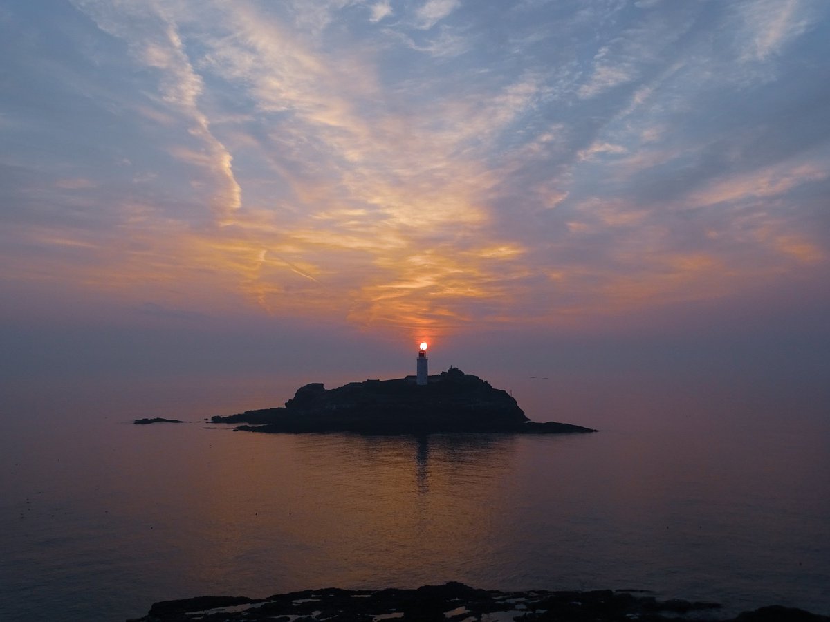 Godrevy lighthouse.. at sunset... 
@itvwestcountry @ITVCharlieP @itvwestcountry @itvwxWCountry @BBCSpotlight @weloveourbeach @LoveCornwall1 @KWTWeather @ChrisPage90 @SunsetSnaps @BBCSpotlight @davidwhiteshow