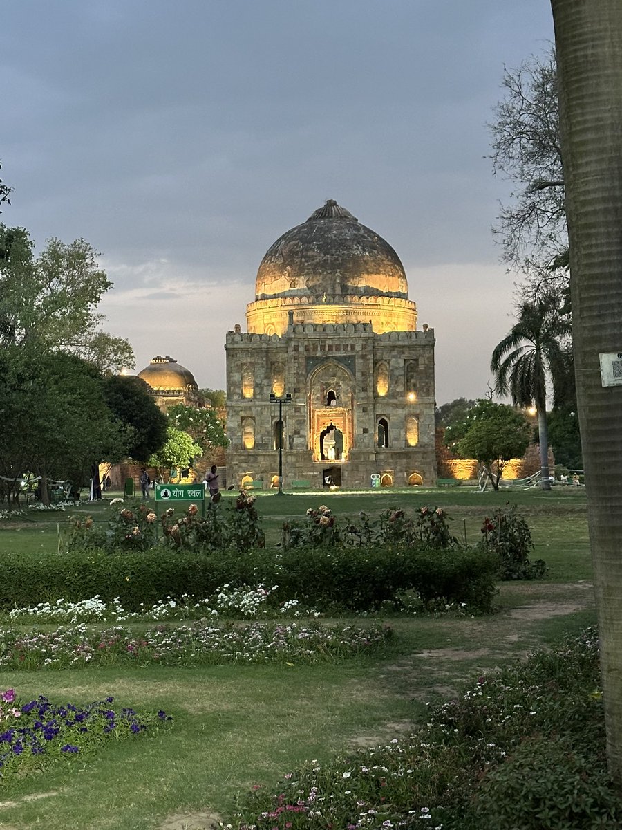 Can’t believe this was only last Wednesday: run at #dawn in the #Himalayas ; #run at #dusk in Lodhi garden #Delhi — the privilege of spending time in these 2 gorgeous places. #running the world.