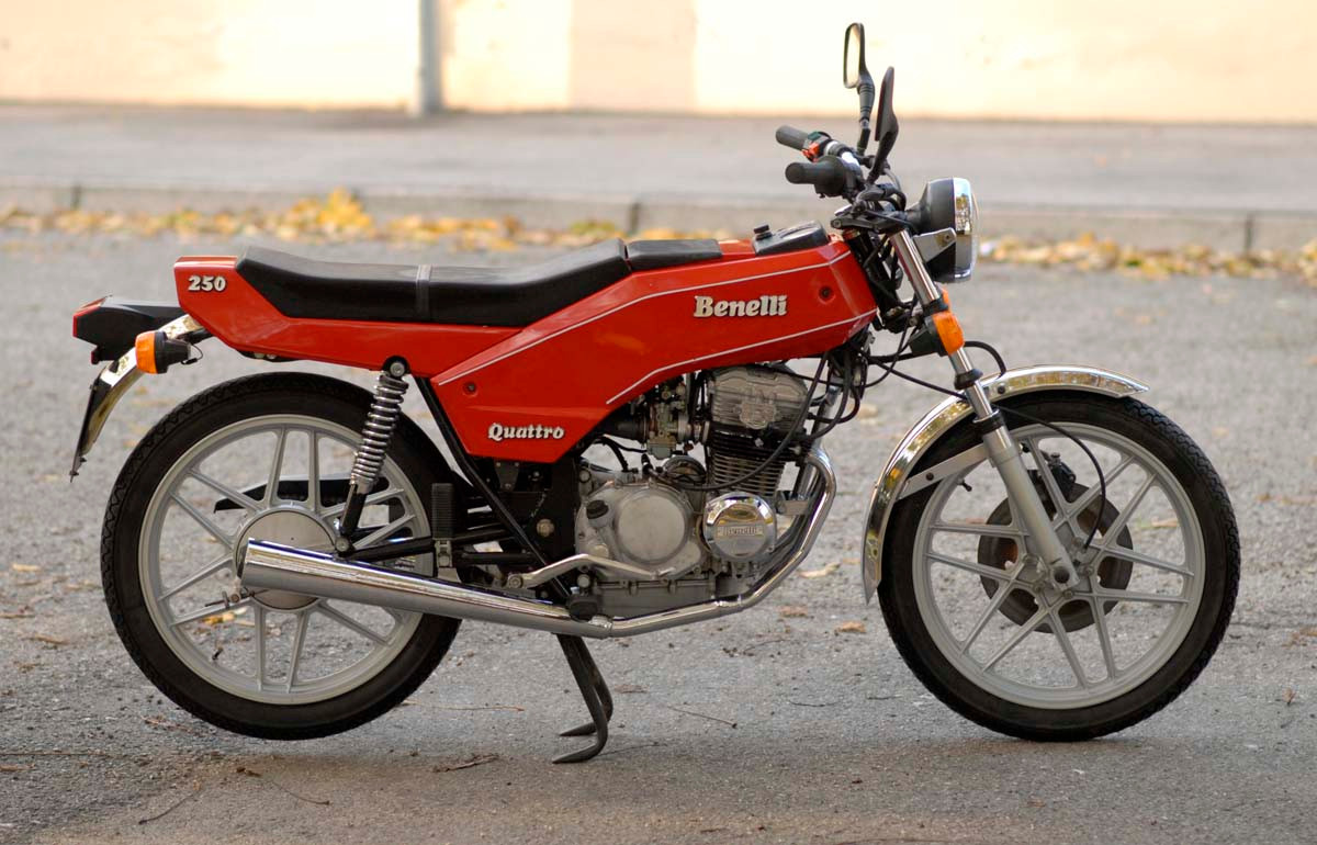 1977 Benelli 250 Quattro
source: tinyurl.com/yxdyd4ee
#ClassicMotorcycles