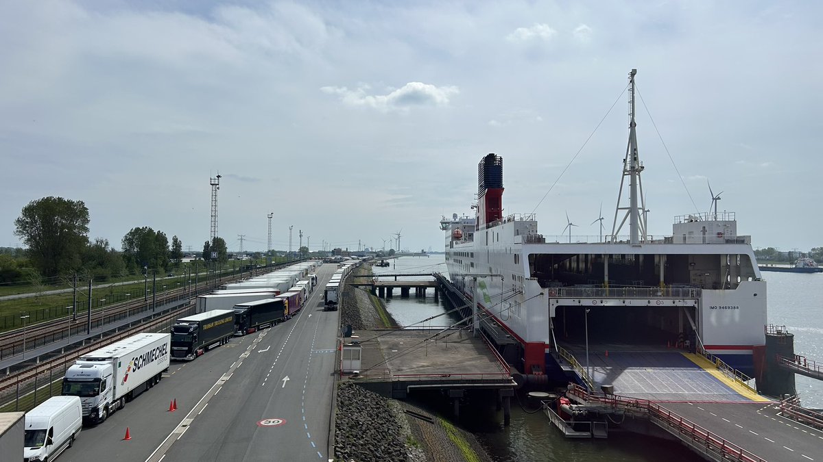 📍 Hoek Van Holland I have only one UK trip remaining on my Interrail pass and flight costs meant it was cheaper to do the Stena Line crossing to Harwich. Going to be weird doing this crossing during the day, but will allow me to take in the views and catch up on channel work 😁