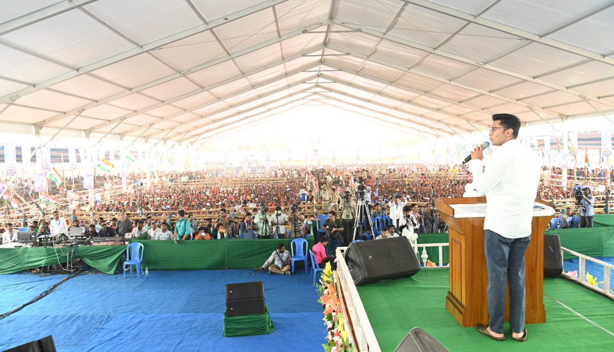 Today, Shri @abhishekaitc delivered a stirring address at his janasabha in Bolpur PC.

His powerful words resonated through the crowd, inspiring a fervent resolve to stand against the Bangla-birodhis BJP.

On 4th June, Joraphool will blossom in every corner of Bolpur!