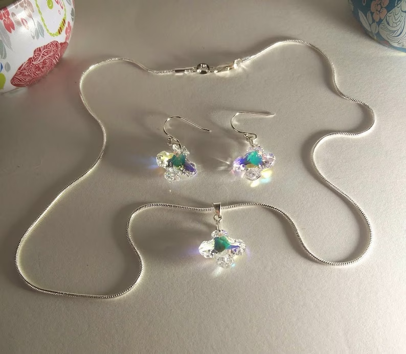 chereverywhere's tweet photo. 😍STORE-WIDE CLEARANCE SALE - #BopsBaubles 

https://t.co/3rahpeUQoe

Everything must go - shop's temporarily shutting down soon to move to Canada

Get unique, handmade jewellery like this Swarovski AB Crystal Cross and 925 Sterling Silver Pendant Set👇(now £18.00)  

Please RT🥰 https://t.co/NhHhw43W9S