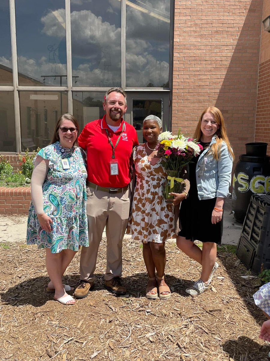 Our 2024-2025 Teacher of the Year is Dr. Donna Steele! 🎉 Dr. Steele works so hard 💪 to create an encouraging, safe, and empowering learning environment for our diverse learners. Thank you for ALL you do and congratulations! ❤️

#StayShining #OneTeamOneDream #TeacherOfTheYear